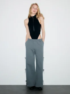 Брюки трикотажные с лампасами и бантиками